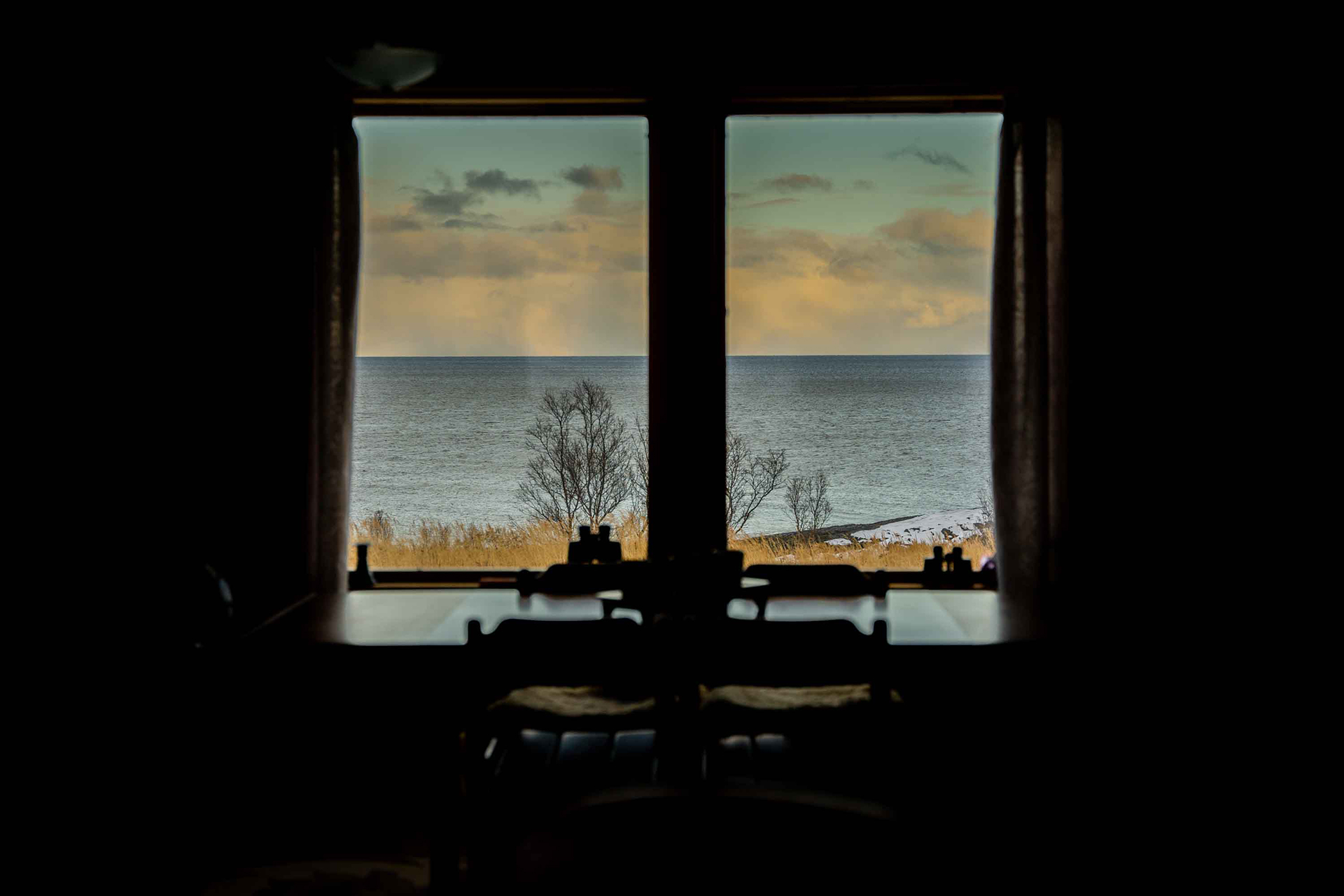 Utsikt mot hav fra Trondhusets stue. Foto.