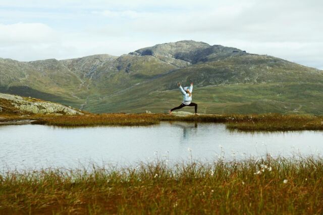 Programmet for yoga retreat 27. til 30.juni er nå klart. Fortsatt noen ledige plasser igjen. Kontakt oss på post@arcticnuvsvaag.no eller DM på Instagram for påmelding eller spørsmål.Det er bare å glede seg, dette blir bra🤩

Torsdag 27.juni
Ankomst Nuvsvåg på ettermiddagen
Ildseremoni i grillstua eller ute
Middag 

Fredag 28.juni
Meditasjon 6.45-7.30 
Yoga Journey 8.00-10.00 
Frokost 10.15 
Eventyr i fjellet 12.00-15.00 
Yoga Journey 16.00-18.00 
Middag 19.30 
*Alle lager egne lunchpakker på frokosten. 

Lørdag 29.juni
Meditasjon 6.45-7.30 
Yoga Journey 8.00-10.00 
Frokost 10.15
Fri lek / aktivitet
Bastu Journey 15.00-17.00 
Yoga Journey 17.30-19.00 
Middag 19.30 
*Alle lager egne lunchpakker på frokosten.

Søndag 
Meditasjon 6.45-7.30 
Yoga Journey 8.00-10.00 
Frokost 10.15 
Fri aktivitet
Avreise 

*Programmet er tentativt og kan endres ved behov. 

#arcticyoga #yoga #meditasjon #pust #evelinanilsson #arcticnuvsvag #thisisarcticliving #northernnorway #finefinnmark #nord #retreat